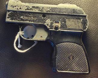 Single shot blank starter pistol 