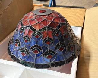 STAINED GLASS LAMP