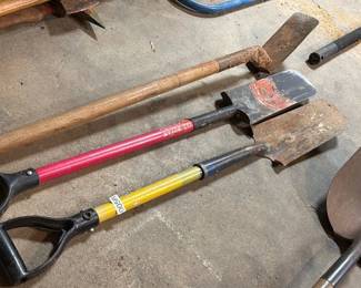 3 SPADE SHOVELS