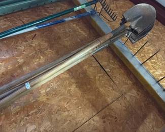 LOT OF 4 SHOVELS