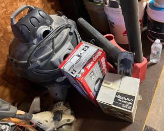 SHOP VAC WITH ATTACHMENTS