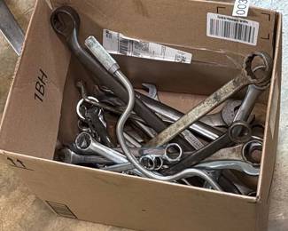 LOT OF VARIOUS WRENCHES