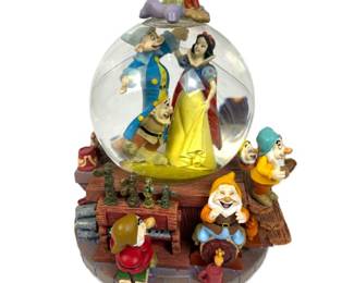 M Seven Dwarfs Snow Globe