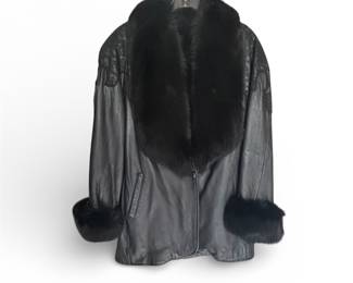 Women’s Black Leather Coat w/ Real Fur Trim Collar & Cuffs – Removable Lining – Medium (No Label)