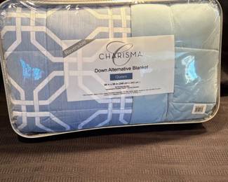 z Charisma Queen Down Alternative Blanket Reversible
