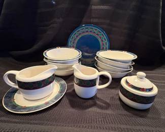 z Pfaltzgraff Amalfi Classic Dinnerware Set  13 Pieces