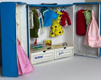 1964 Mattel Barbie & Skipper Wardrobe Carrying Case w/ Barbie Doll Clothes Accessories