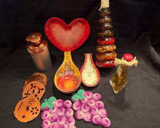 z ssorted Vintage Kitchen Dcor and Accessories