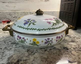 This vintage Lincoware enamelware Dutch oven pot features brass handles and a decorative wildflower pattern. 