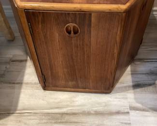 MCM amend drum storage table