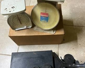 Vintage Mechanical Scales Pelouze, Produce  Cast Iron Balance Scale