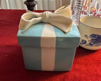 Tiffany ceramic box