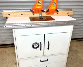 Bench Dog Router Table with Router