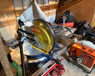 Assorted power tools