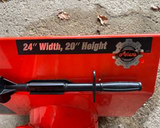 Snow thrower details 