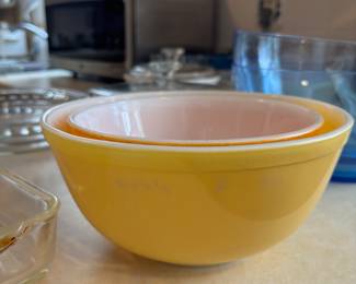 Pyrex bowls
