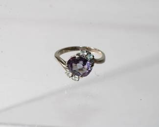 10kt white gold Pink Topaz Ring that features approx 1.5ct prong set oval pink topaz with four clear accent stones on the shoulders, size 5, 2.2 grams total weight