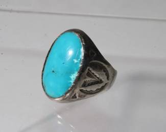 .925 Sterling Silver Designer Hallmarked Native American Ring featuring a large oval bezel set tourquoise, size 10, 15.2 grams total weight