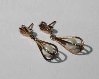 14kt yellow gold pierced Earrings that feature a stud earring with a pearl in a cage dangle, approx 1" long, backs are not gold and are not included in weight, 1.9 grams total weight