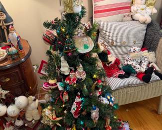 5 Foot Lighted Xmas Tree. Shop the Tree!