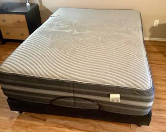 Beautyrest hybrid plus mattress  with adjustable frame I have not gotten the frame to work, but there might be something unplugged under the bed