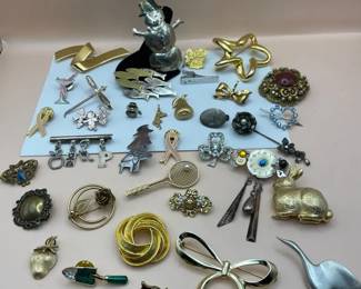 Vintage Brooches Pins 