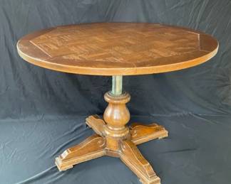 Adjustable Round Table