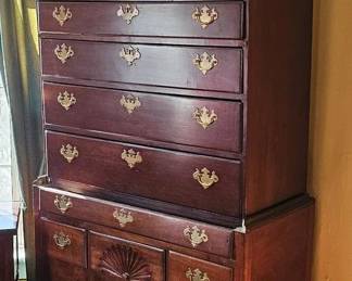 Elegant Colonial Chest-on-Chest Mahogany Bonnet Top High Boy.