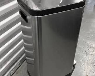 Simple Human Pedal Open Garbage Can