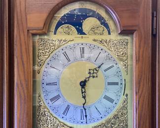 HOWARD MILLER GRANDFATHER CLOCK, MODEL #610-519 WITH THE KEY & WEIGHTS NO SHIPPING PICKUP ONLY