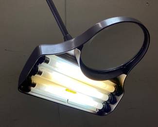 DAZOR FLOATING FIXTURE MAGNIFYING LAMP VINTAGE ADJUSTABLE METAL CONSTRUCTION WITH WHEELS. LIT BY 3 F6T5 FLUORESCENT BULBS. NO SHIPPING PICKUP ONLY