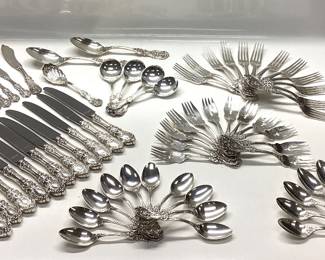  71pc STERLING SILVER REED AND BARTON FRANCIS I PATTERN FLATWARE. THIS LOT FEATURES STERLING SILVER REED AND BARTON FRANCIS I AN ORNATE, RENAISSANCE STYLE INSPIRED BY THE 16th CENTURY. AN INVESTMENT THAT GROWS WITH GENERATIONS. WEIGHTS ARE AS FOLLOWS. SOLID STERLING FLATWARE 2585.48 GRAMS, 5.7 lbs. STERLING SILVER HANDLE FLATWARE 861.83 GRAMS, 1.9 lbs. TOTAL COMBINED WEIGHT 3447.3 GRAMS, 7.6 lbs.