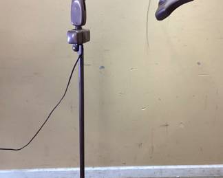 DAZOR FLOATING FIXTURE MAGNIFYING LAMP VINTAGE ADJUSTABLE METAL CONSTRUCTION WITH WHEELS. LIT BY 3 F6T5 FLUORESCENT BULBS. NO SHIPPING PICKUP ONLY