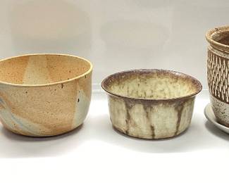 VINTAGE POTTERY BOWLS, DOUBLE HANDLE PITCHER/VASE AND PLANTER. ALL ARE SIGNED BY VARIOUS PEOPLE SEE PHOTOS