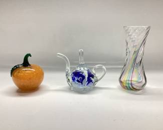 CAITHNESS RAINBOW SWIRL CRYSTAL VASE, JOE ST. CLAIR TEAPOT PAPERWEIGHT, MURANO STYLE APPLE