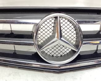 MERCEDES BENZ C-CLASS FRONT RADIATOR GRILL NO SHIPPING PICKUP ONLY