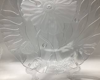 VTG. KIG 3 FOOTED PLATTER, ANCHOR HOCKING S SERVINGPLATTER, CHESTNUT LEAF PLATTER, MIKASA CRYSTAL BOWL FOSTERED PEACOCK PATTERN, HOYA CRYSTAL BOWL