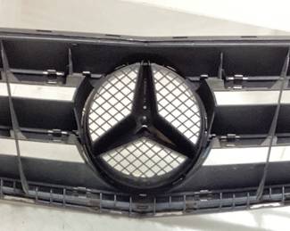 MERCEDES BENZ C-CLASS FRONT RADIATOR GRILL NO SHIPPING PICKUP ONLY