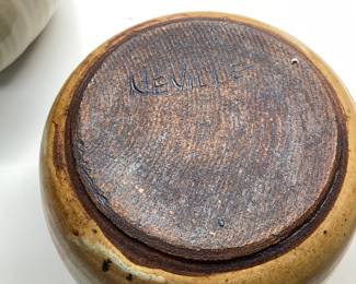 VINTAGE POTTERY BOWLS, DOUBLE HANDLE PITCHER/VASE AND PLANTER. ALL ARE SIGNED BY VARIOUS PEOPLE SEE PHOTOS