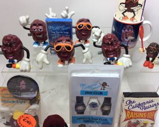  LARGE GROUP OF 1980s CALIFORNIA RAISINS TOYS, SOME WIND UP, WRISTWATCH