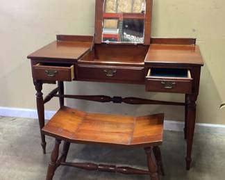 AMERICAN COLONIAL DRESSING TABLE WITH BENCH 2 DRAWER WITH FLIP TOP MIRROR WITH BENCH. NO SHIPPING PICKUP ONLY