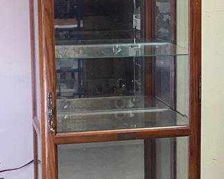 HOWARD MILLER LIGHTED GLASS CURIO CABINET, WITH KEY NO SHIPPING PICKUP ONLY