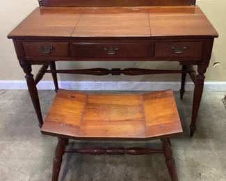 AMERICAN COLONIAL DRESSING TABLE WITH BENCH 2 DRAWER WITH FLIP TOP MIRROR WITH BENCH. NO SHIPPING PICKUP ONLY