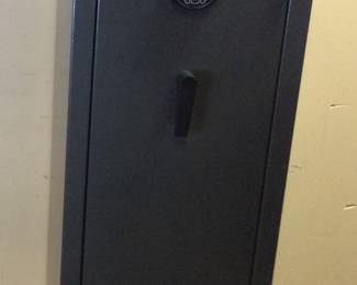 WINCHESTER TS12-30 LONG GUN SAFE, LIKE NEW w COMBO & KEY, 55in by 18in by 15in NO SHIPPING PICKUP ONLY