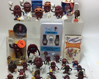  LARGE GROUP OF 1980s CALIFORNIA RAISINS TOYS, SOME WIND UP, WRISTWATCH