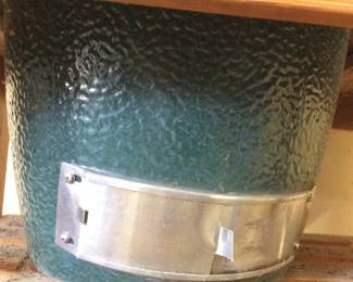 BIG GREEN EGG GRILL SMOKER BBQ IN WOODEN ROLLING CART w BAG OF 100% ORGANIC LUMP CHARCOAL NO SHIPPING PICKUP ONLY