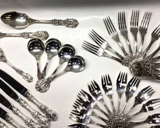 71pc STERLING SILVER REED AND BARTON FRANCIS I PATTERN FLATWARE. THIS LOT FEATURES STERLING SILVER REED AND BARTON FRANCIS I AN ORNATE, RENAISSANCE STYLE INSPIRED BY THE 16th CENTURY. AN INVESTMENT THAT GROWS WITH GENERATIONS. WEIGHTS ARE AS FOLLOWS. SOLID STERLING FLATWARE 2585.48 GRAMS, 5.7 lbs. STERLING SILVER HANDLE FLATWARE 861.83 GRAMS, 1.9 lbs. TOTAL COMBINED WEIGHT 3447.3 GRAMS, 7.6 lbs.
