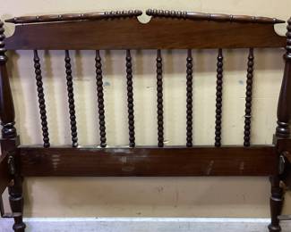 VTG. JENNY LIND STYLE SPINDLE BED, FULL SIZE NO SHIPPING PICKUP ONLY