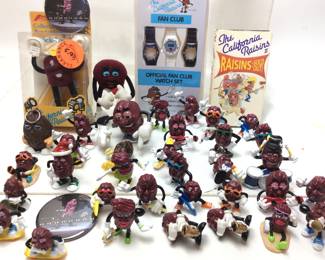  LARGE GROUP OF 1980s CALIFORNIA RAISINS TOYS, SOME WIND UP, WRISTWATCH