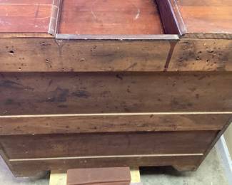 VICTORIAN FARMHOUSE STYLE CHEST OF DRAWERS MISSING 1 KNOB. NO SHIPPING PICKUP ONLY